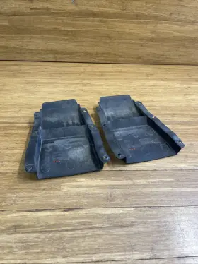 420807945A AUDI Left Right Diffuser Mount