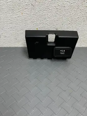 7943067 BMW Center Console Usb Cover G20