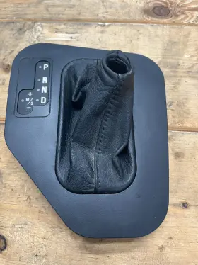 8256277 BMW Auto Transmission Gear Selector Shifter Cover E39