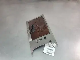 254.GM6X05 CADILLAC Xlr Front Center Console Cupholder