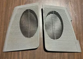 15689956 CHEVROLET Dash Speaker Grills Clip Left Right 1500