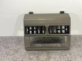 15956430 CHEVROLET Dash Vents Radio Bezel Chevy Gmc Suburban #2
