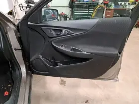 204.GM1M23 CHEVROLET Rh Front Door Interior Panel Malibu