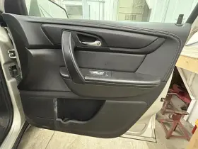84081518 CHEVROLET Passenger Front Door Panel Traverse