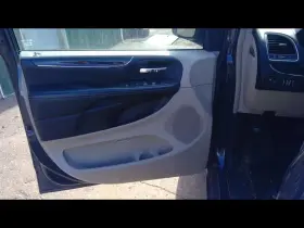 204.CH1414 CHRYSLER Town Coun Front Door Panel