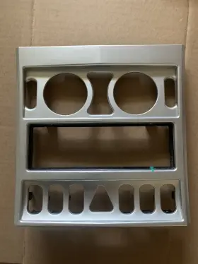 225.CH1C05 CHRYSLER Front Center Dash Dashboard Bezel