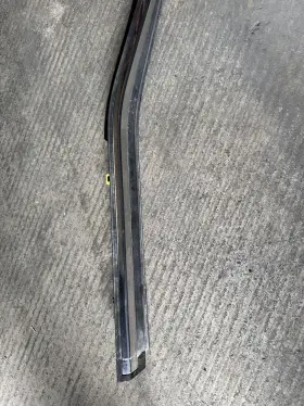 1521452-BE FORD Front Right Door Window Belt Molding F250 #2
