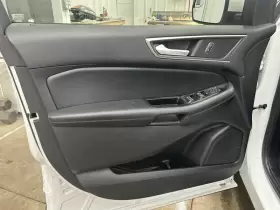 204.FD1417 FORD Sel Driver Front Door Panel Edge