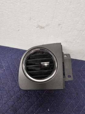 AR33-63044B88A FORD Rh Vent Grill Bezel Mustang