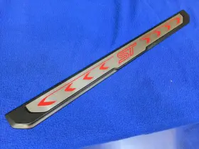 CM51-A132K14-CC FORD Front Right Passenger Door Sill Scuff