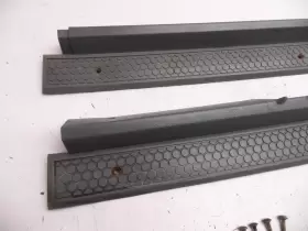20428958 GENERAL MOTORS Driver Passenger Door Sill Scuff #2