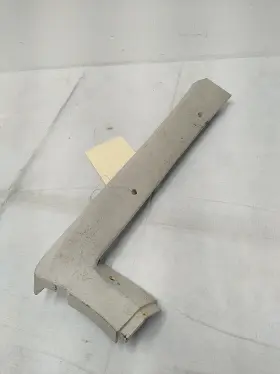 466700 GENERAL MOTORS Right Windshield Pillar Post Molding C3
