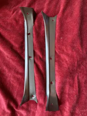 598849 GENERAL MOTORS Pillar Windshield Garnish Molding Chevy