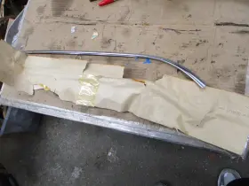 7741282 GENERAL MOTORS Nos Door Windshield Drip Molding Top