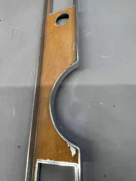 3965446 GENERAL MOTORS GM Radio Surround Molding Dash Air #3