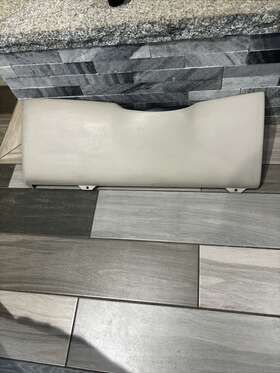 15748089 GM Knee Bolster Med Escalade Denali Silverado