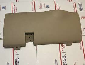 15856687 GM Steering Column Knee Bolster Chevrolet Gmc Sierra