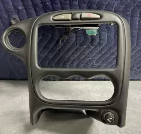 22634671 GM Am Center Dash Radio Heater Control Bezel Pontiac