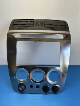 AH164550 GM Front Upper Dash Radio Vent Bezel H3 Hummer