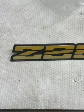 14031725 GM/CHEVROLET Dashboard Emblem Camaro #2