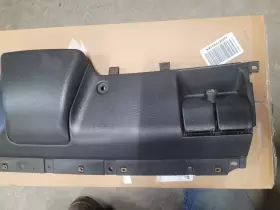 15152695 GMC CHEVY CHEVROLET Knee Bolster Power Ports S10 Gm #2