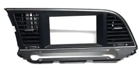 84704-R3200 HYUNDAI Center Dash Radio Climate Control Bezel