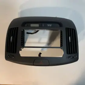 84740-2H1009K HYUNDAI Center Dash Clock Hazard Vent Elantra