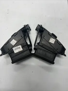 84740-2V100-RDR HYUNDAI Center Dash Radio Ac Vents Veloster #2