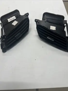 84740-2V100-RDR HYUNDAI Center Dash Radio Ac Vents Veloster #3