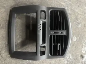 84770-26810 HYUNDAI Center Dash Radio Heat Ac Vent Bezel