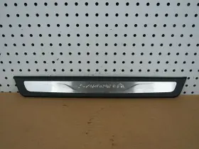 858844Z500 HYUNDAI Right Passenger Scuff Plate