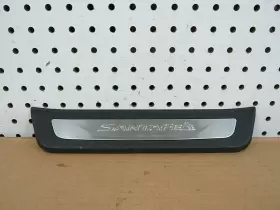 858884Z500 HYUNDAI Scuff Plate Right