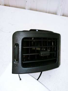 225.IN1M07 INFINITI Passenger Right Dash Air Vent G35