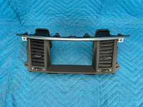68270-1LA0A INFINITI Armada Dash Center Air Vent Bezel Panel #2