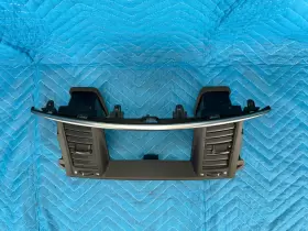 68270-1LA0A INFINITI Armada Dash Center Air Vent Bezel Panel #3