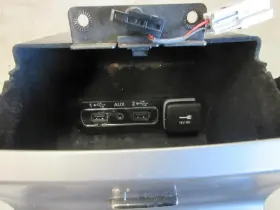 Grandcher JEEP Center Dash Lower Usb Media Port Cherokee #2