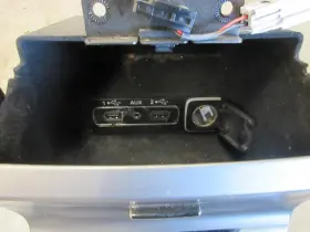 Grandcher JEEP Center Dash Lower Usb Media Port Cherokee #3