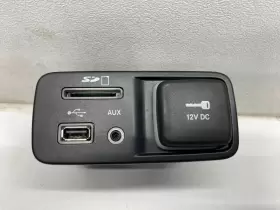 68146071AC JEEP Usb Sd Media Center Console Outlet Cherokee #2
