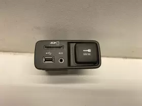 68146071AC JEEP Usb Sd Media Center Console Outlet Cherokee