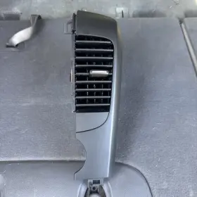 225.KI1214 KIA Center Right Passenger Air Vent Grille Sedona
