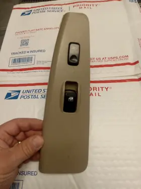 93575-2F300 KIA Front Right Door Power Window Switch Bezel