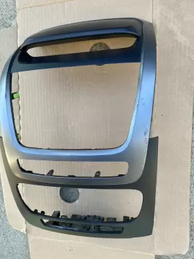 X84741-1U005 KIA Center Dash Bezel Radio Cover Panel Sorento #2