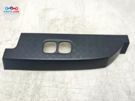 LR146036 LAND ROVER Right Quarter Taillight Bezel Cover 110