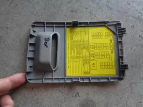 84760-2J000 KIA Borrego Interior Fuse Panel Obd Cover #2
