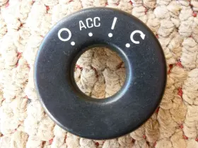 98975643 OEM GM Center Dash Bezel Key Hole Ignition Surround