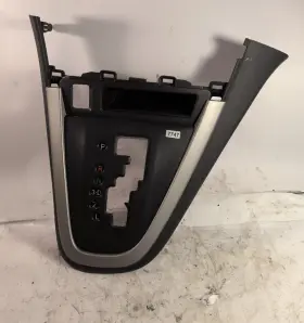 5542001060 PONTIAC Vibe Console Shifter Bezel