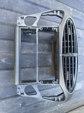 98655213106 PORSCHE Center Console Radio Vent Housing 911