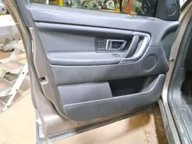 204.RV1416 ROVER Disco Spt Lh Driver Front Door Interior Twh
