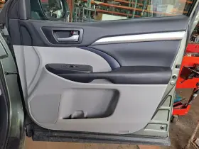 204.TO1T19 TOYOTA Rh Front Door Interior Panel Highlander