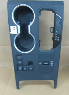 82166-0E TOYOTA Kluger Rh Center Console